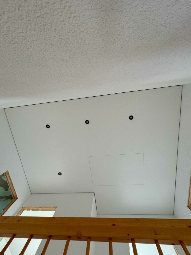 Spanndecke mit Dachluke